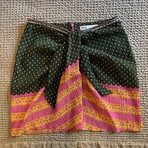 Zara Women's Black and Pink Mini Skirt